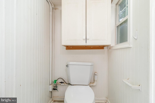 2312 Oak St, Fredericksburg, VA 22401 - bathroom with toilet and baseboards