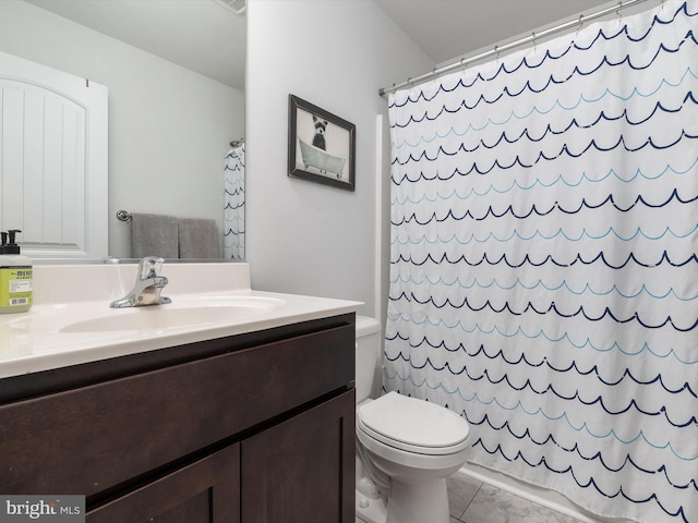 933 Winding Rd, Edgewater, MD 21037 - full bath with vanity, toilet, and a shower with shower curtain