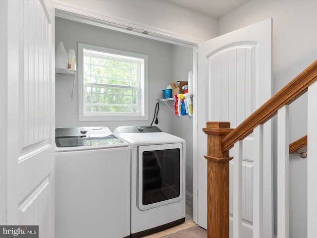 933 Winding Rd, Edgewater, MD 21037 - washroom featuring independent washer and dryer