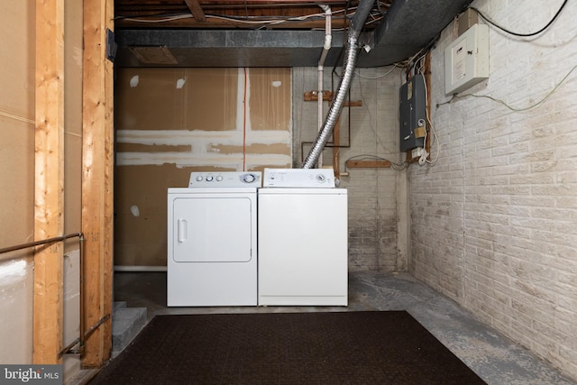 14520 Sorrento Ct, Burtonsville, MD 20866 - laundry area featuring washing machine and dryer, electric panel, and brick wall
