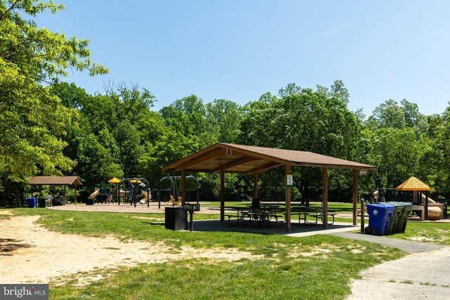 14520 Sorrento Ct, Burtonsville, MD 20866 - view of community featuring a gazebo and a lawn