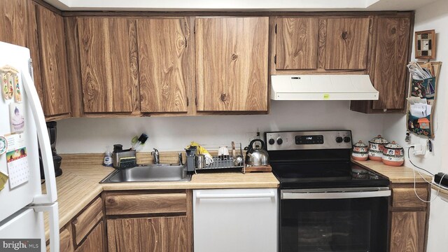 2921 N Leisure World Blvd Unit 418, Silver Spring, MD 20906 - kitchen featuring ventilation hood, electric range, freestanding refrigerator, a sink, and light countertops