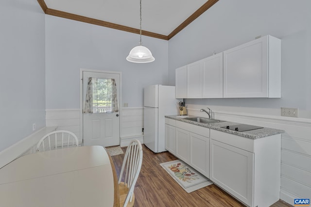 676 Victorian Ct, Charlottesville, VA 22901 - kitchen featuring a sink, freestanding refrigerator, crown molding, black electric cooktop, and white cabinetry