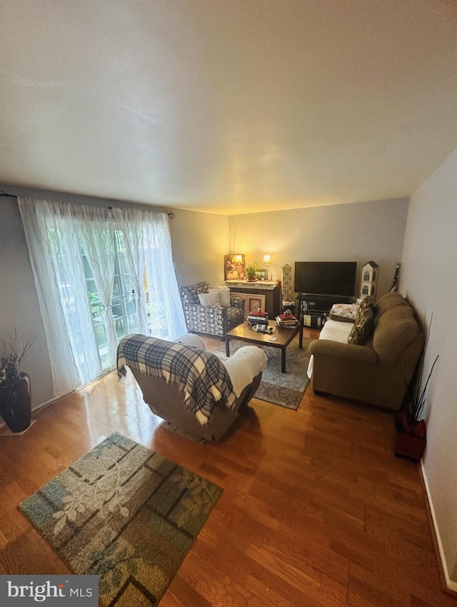 11529 Fenchurch Ct, Germantown, MD 20876 - living area with wood finished floors and baseboards