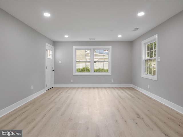 5105 11th St S, Arlington, VA 22204 - unfurnished room featuring light wood-style flooring, plenty of natural light, recessed lighting, and baseboards