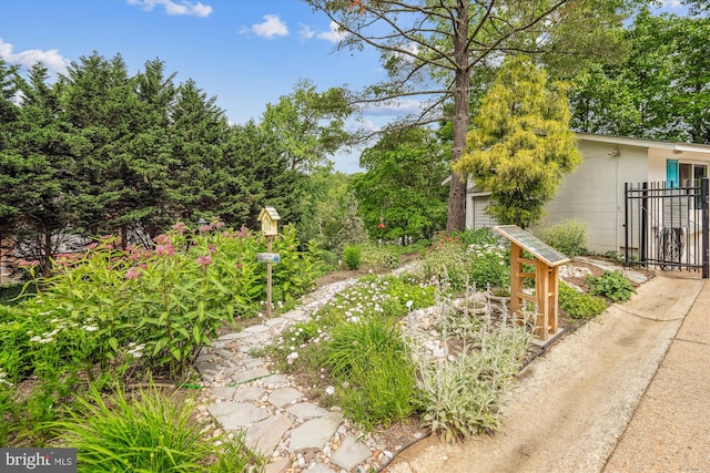 3117 Port Way, Annapolis, MD 21403 - view of yard featuring a garage