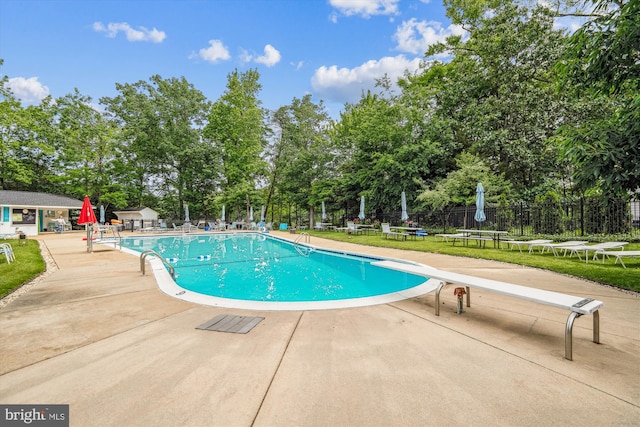 3117 Port Way, Annapolis, MD 21403 - community pool featuring a patio, view of wooded area, and a diving board