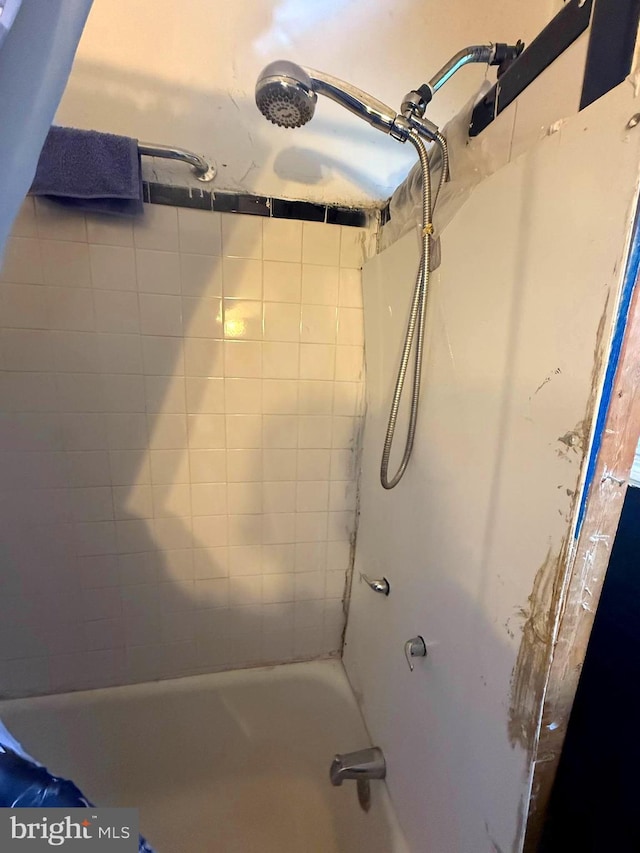 2122 W Toronto St, Philadelphia, PA 19132 - full bath featuring washtub / shower combination