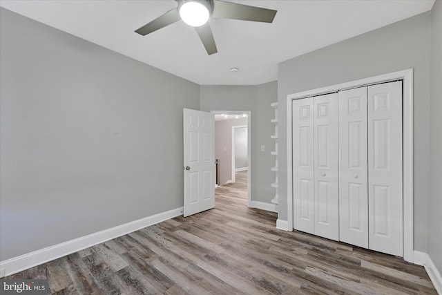 405 N Loudon Ave, Baltimore, MD 21229 - unfurnished bedroom with wood finished floors, baseboards, a closet, and a ceiling fan