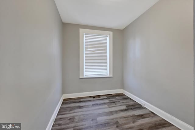 405 N Loudon Ave, Baltimore, MD 21229 - unfurnished room with dark wood-style flooring and baseboards