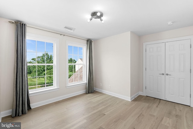 41311 Silverside Dr, Leesburg, VA 20175 - unfurnished bedroom featuring light wood-style floors, baseboards, and a closet