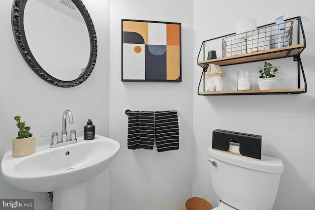 47686 Sandbank Sq, Sterling, VA 20165 - bathroom featuring a sink and toilet