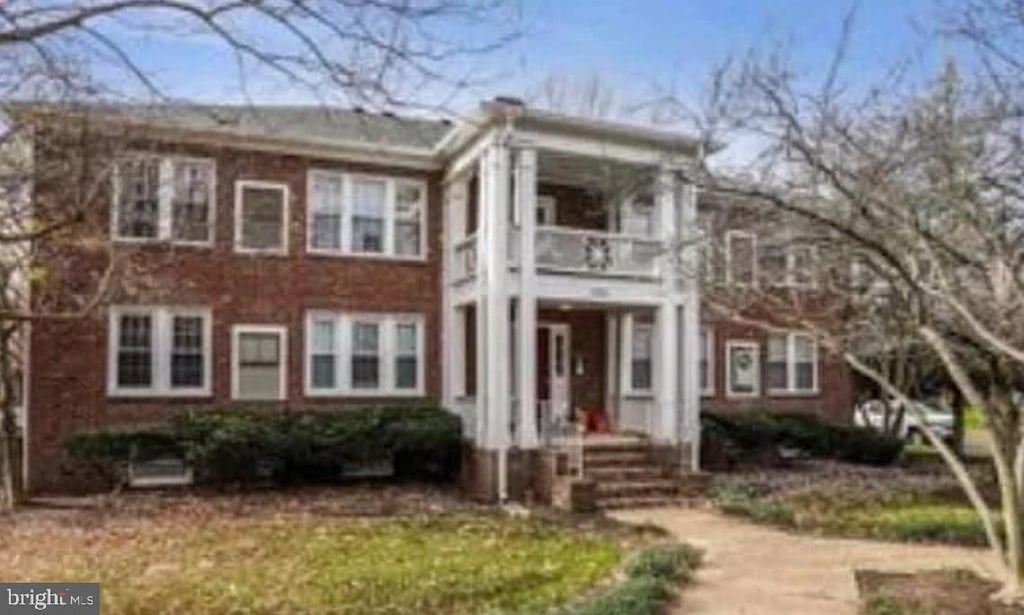 304 Duncan Ave Unit F, Alexandria, VA 22301 - view of front facade with a balcony