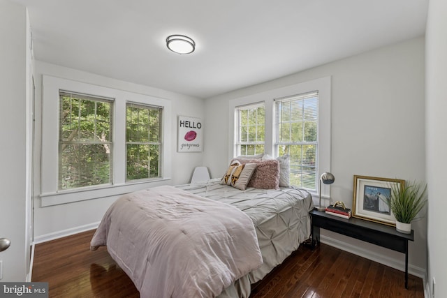304 Duncan Ave Unit F, Alexandria, VA 22301 - bedroom with dark wood-style floors and baseboards