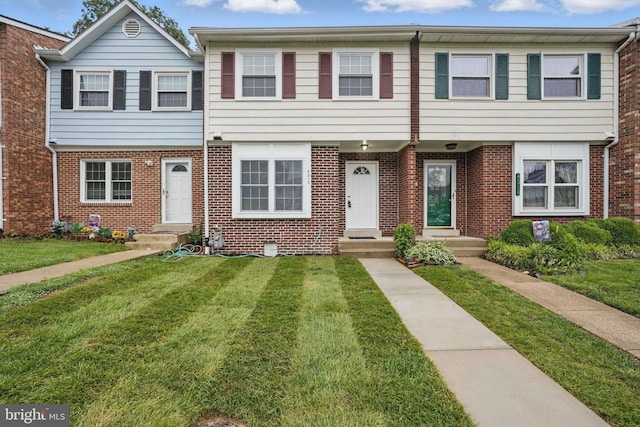 4313 Eileen Ct, Woodbridge, VA 22193 - view of property featuring a front lawn and brick siding