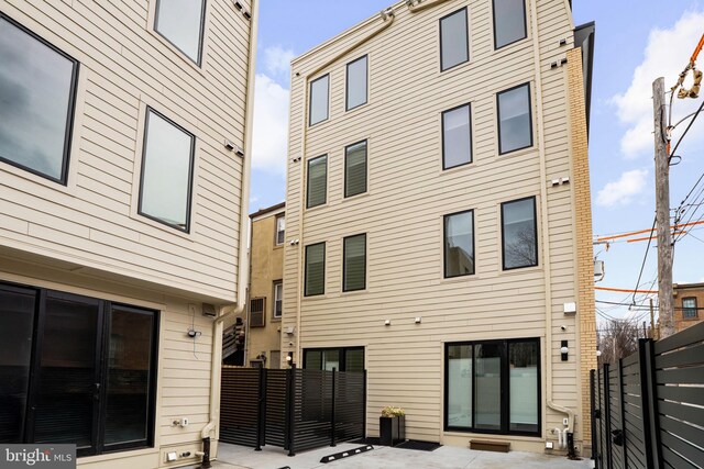 518 S 21st St, Philadelphia, PA 19146 - view of rear view of property