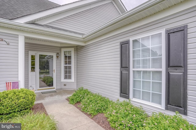 636 Poets Way, Middletown, DE 19709 - property entrance featuring a shingled roof