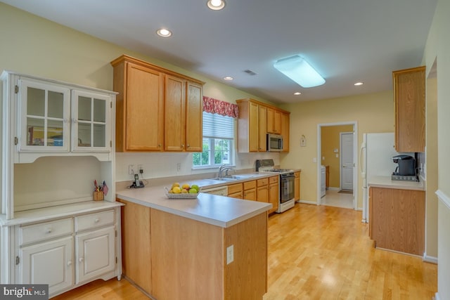 636 Poets Way, Middletown, DE 19709 - kitchen with white gas range oven, stainless steel microwave, light countertops, a sink, and a peninsula