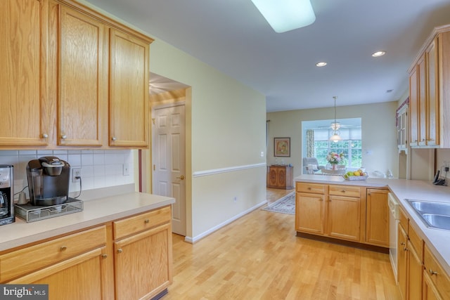 636 Poets Way, Middletown, DE 19709 - kitchen with light wood finished floors, tasteful backsplash, light countertops, a peninsula, and recessed lighting