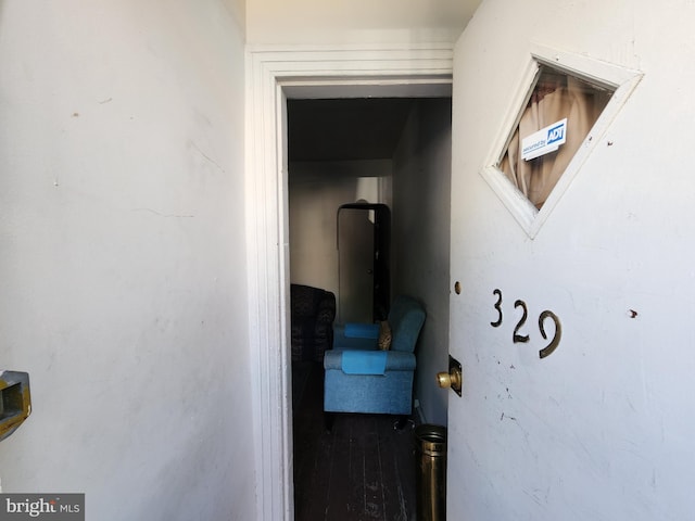 329 S Calhoun St, Baltimore, MD 21223 - detailed view of stucco siding