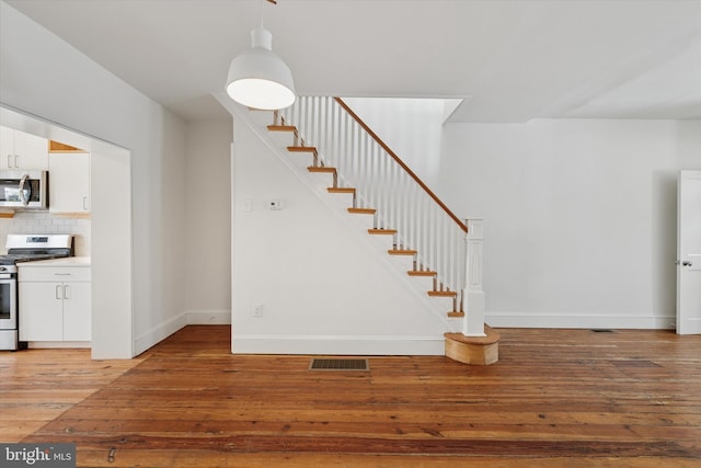 439 Mercy St, Philadelphia, PA 19148 - stairs featuring wood-type flooring and baseboards