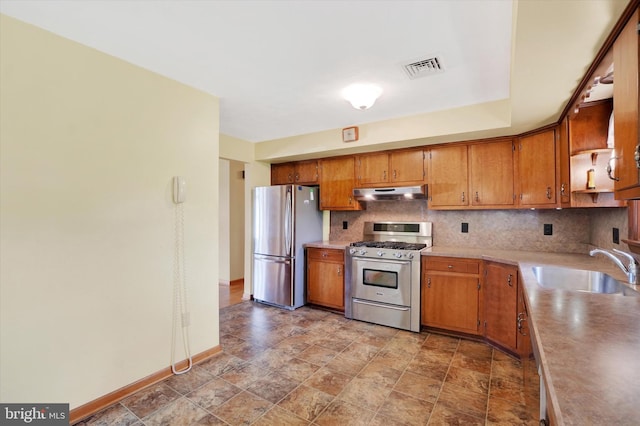 144 Ridgeview Rd, Seven Valleys, PA 17360 - kitchen with appliances with stainless steel finishes, under cabinet range hood, a sink, and backsplash