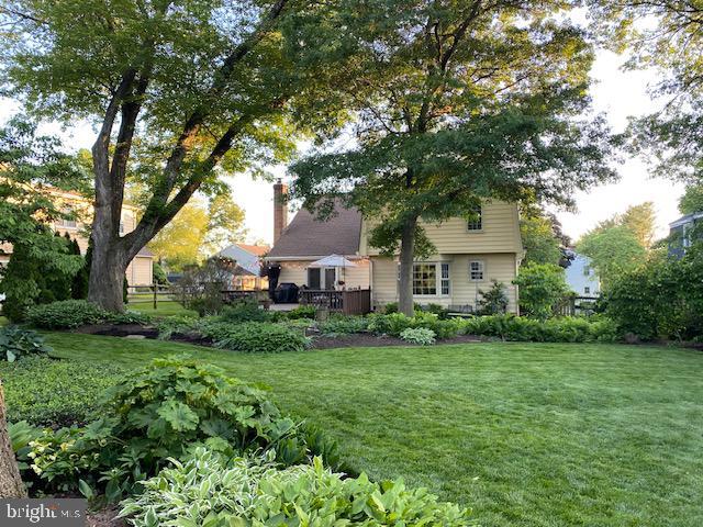 207 Ceret Ct SW, Vienna, VA 22180 - view of yard featuring a deck