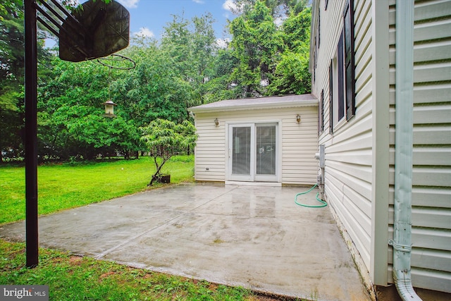 944 War Admiral St, Great Falls, VA 22066 - view of patio / terrace