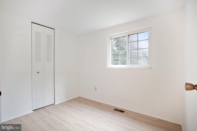 944 War Admiral St, Great Falls, VA 22066 - unfurnished bedroom featuring a closet, light wood-style flooring, and baseboards