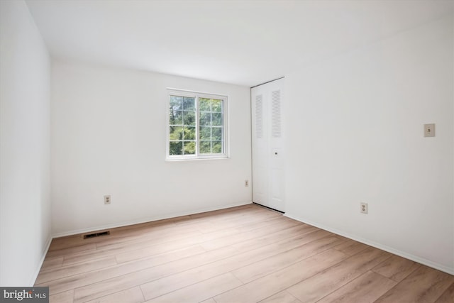 944 War Admiral St, Great Falls, VA 22066 - empty room featuring light wood-style flooring and baseboards