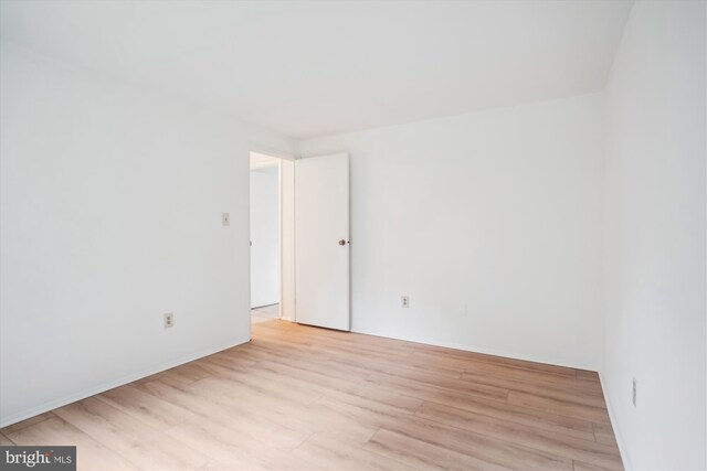 944 War Admiral St, Great Falls, VA 22066 - spare room with light wood-type flooring and baseboards
