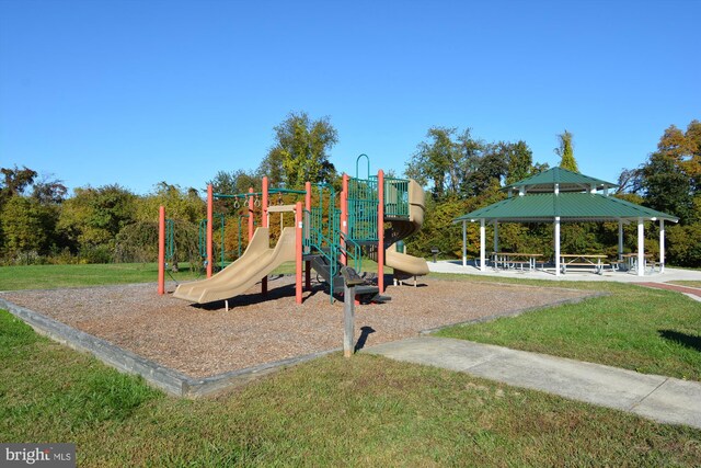 944 War Admiral St, Great Falls, VA 22066 - community play area with a gazebo and a lawn