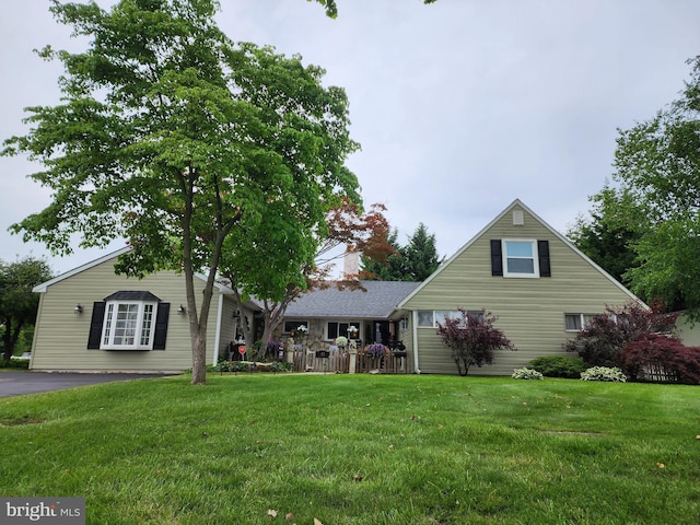 45 Shadywood Rd, Levittown, PA 19056 - view of front facade featuring a front yard