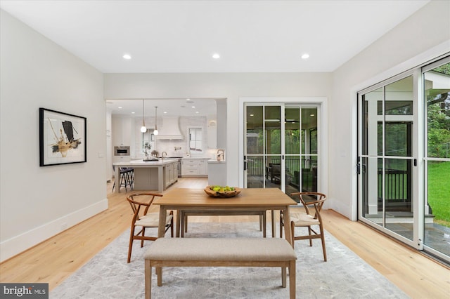 6613 Byrnes Dr, Mclean, VA 22101 - dining room featuring light wood-type flooring, baseboards, and recessed lighting
