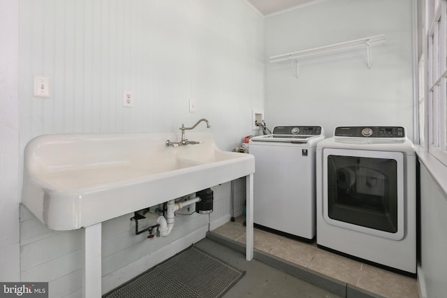 1704 N Royal Ave, Front Royal, VA 22630 - laundry room featuring washing machine and dryer