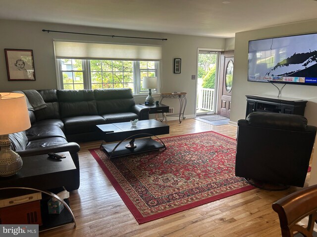 95 Knapp Ave, Hamilton, NJ 08610 - living area with wood finished floors