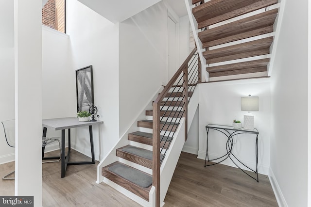 2127 Cabots Point Ln, Reston, VA 20191 - stairs featuring wood finished floors and baseboards