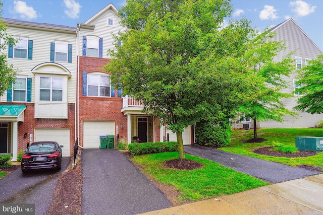 16758 Blackjack Oak Ln, Woodbridge, VA 22191 - townhome / multi-family property featuring driveway, brick siding, and a garage