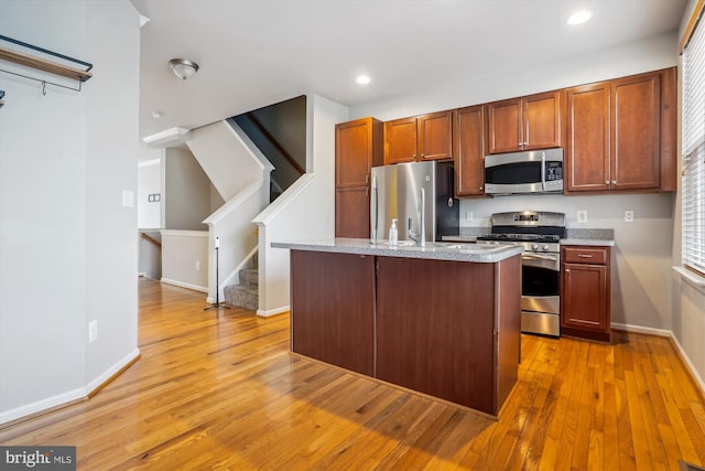 16758 Blackjack Oak Ln, Woodbridge, VA 22191 - kitchen featuring stainless steel appliances, light wood finished floors, baseboards, recessed lighting, and a kitchen island