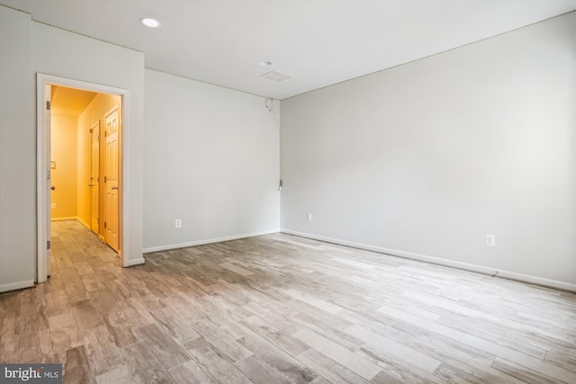16758 Blackjack Oak Ln, Woodbridge, VA 22191 - unfurnished room with light wood-type flooring, baseboards, and recessed lighting