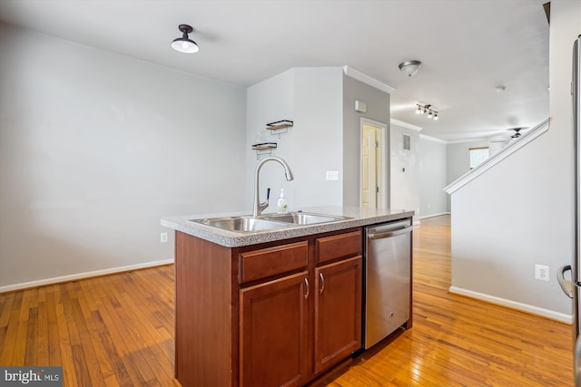 16758 Blackjack Oak Ln, Woodbridge, VA 22191 - kitchen with dishwasher, a sink, baseboards, light wood-style flooring, and crown molding