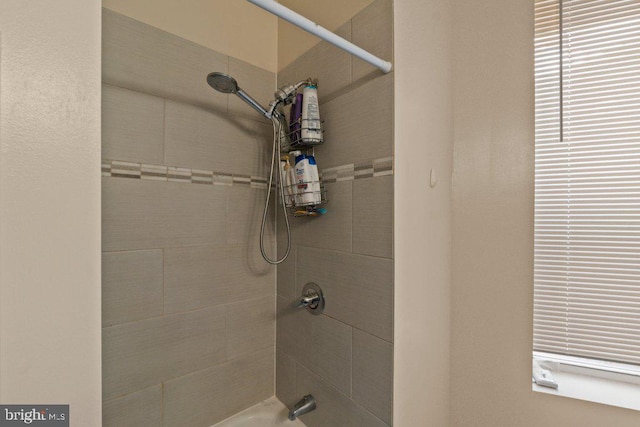 2740 Saint Paul St, Baltimore, MD 21218 - full bathroom with pet washing area