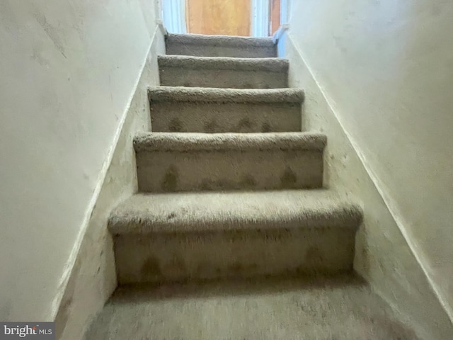 29 Church St, Bridgeton, NJ 08302 - view of staircase