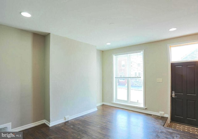 1114 W Cross St, Baltimore, MD 21230 - entrance foyer with wood finished floors and recessed lighting