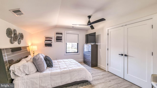 21 Hart Ln, Ventnor City, NJ 08406 - bedroom featuring light wood-style flooring, vaulted ceiling, baseboards, ceiling fan, and a closet