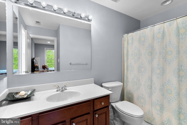 8800 Primula Dr, Laytonsville, MD 20882 - bathroom with vanity, toilet, and a shower with shower curtain
