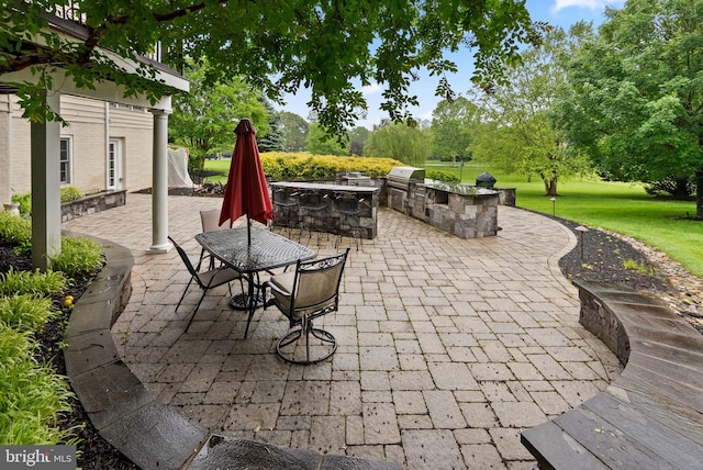 8800 Primula Dr, Laytonsville, MD 20882 - view of patio with outdoor dining space
