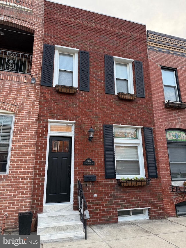 806 S Lakewood Ave S, Baltimore, MD 21224 - view of building exterior featuring entry steps
