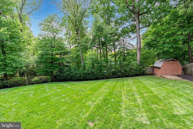 1334 Elsinore Ave, Mclean, VA 22102 - view of yard