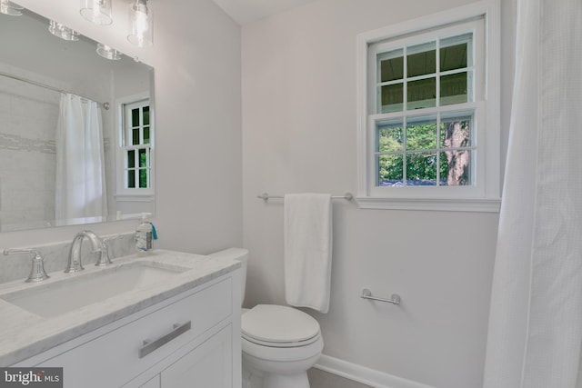 1334 Elsinore Ave, Mclean, VA 22102 - full bathroom featuring toilet, vanity, baseboards, and a shower with curtain